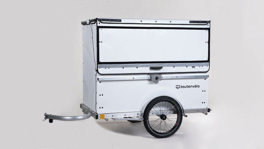 Remolque CAISSON de gran volumen de 1200 litros con una carga útil de 250 kg.