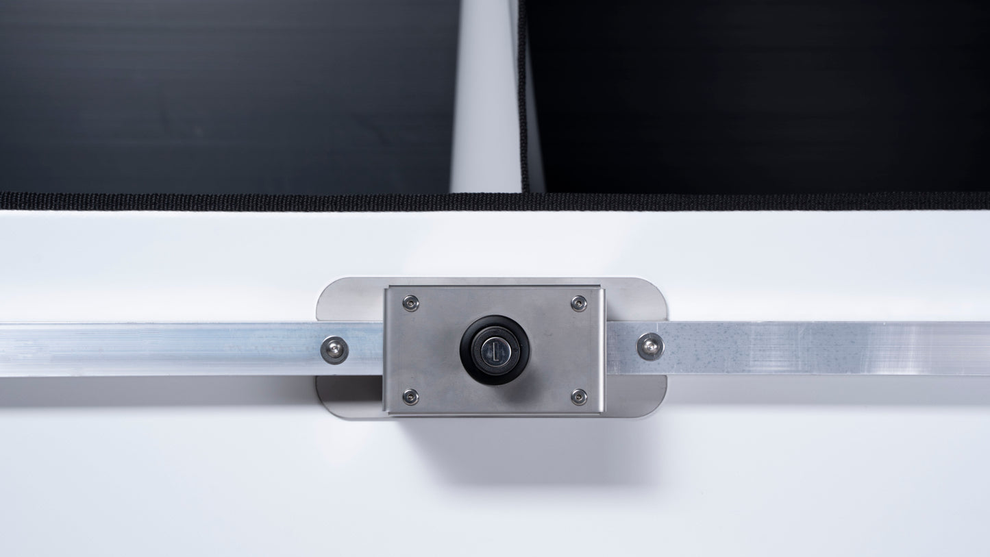 Remolque CAISSON de gran volumen de 1200 litros con una carga útil de 250 kg.